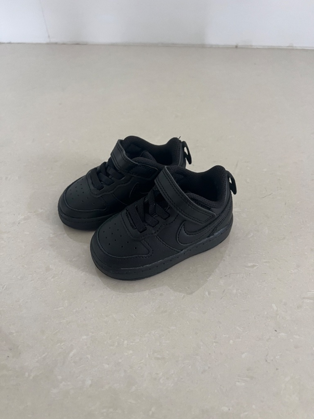 NEW Nike Kids Court Borough Low 2 Size 4c Color Black